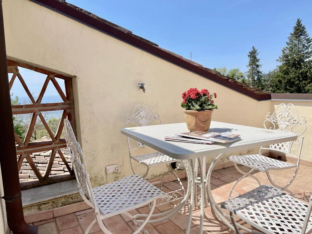 Bed and Breakfast A14 Pietrasanta La Dama del Bosco Bed & Breakfast